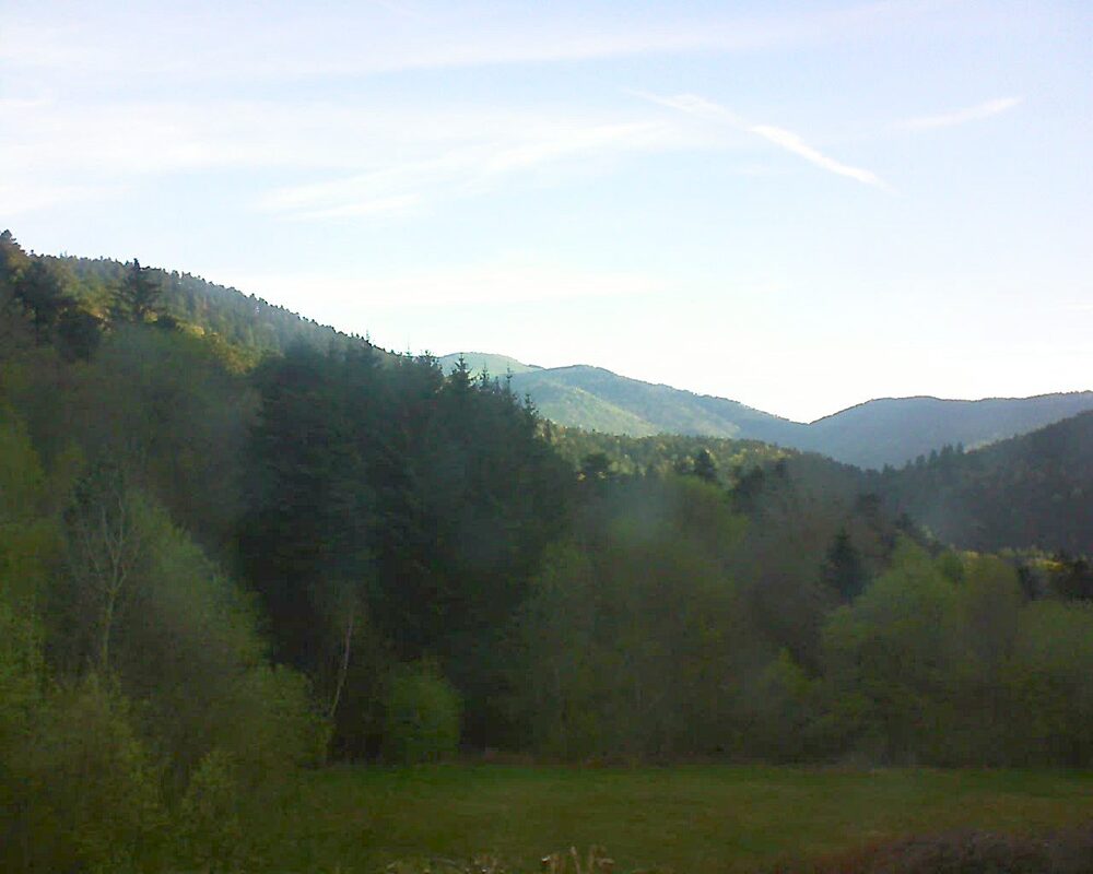 Le petit ballon vu depuis le Domaine Langmatt à Murbach le 20.04.2025 à 07:30 Le petit ballon (Alsace, Vosges) le 20.04.2025 à 07:30