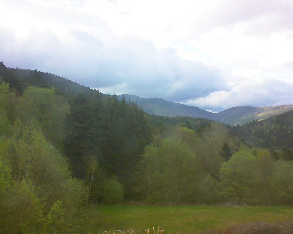 Le petit ballon vu depuis le Domaine Langmatt à Murbach le 24.04.2025 à 18:00 Le petit ballon (Alsace, Vosges) le 24.04.2025 à 18:00