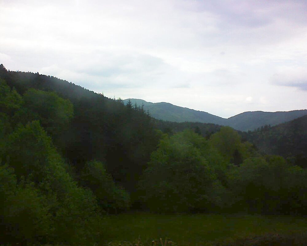 Le petit ballon vu depuis le Domaine Langmatt à Murbach le 07.05.2025 à 18:45 Le petit ballon (Alsace, Vosges) le 07.05.2025 à 18:45