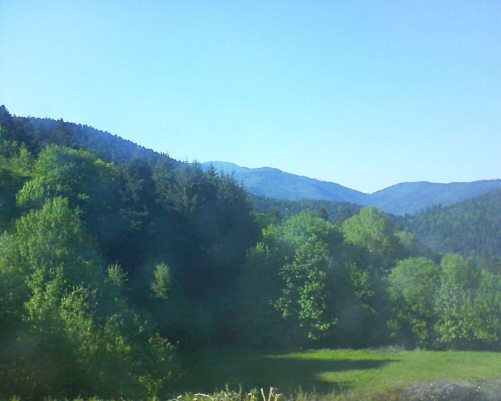 Le petit ballon vu depuis le Domaine Langmatt à Murbach le 10.05.2025 à 17:45 Le petit ballon (Alsace, Vosges) le 10.05.2025 à 17:45
