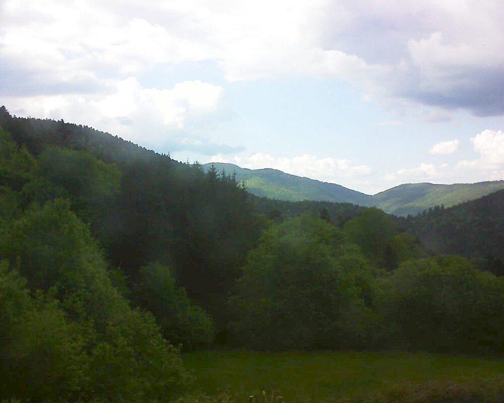 Le petit ballon vu depuis le Domaine Langmatt à Murbach le 13.05.2025 à 17:45 Le petit ballon (Alsace, Vosges) le 13.05.2025 à 17:45