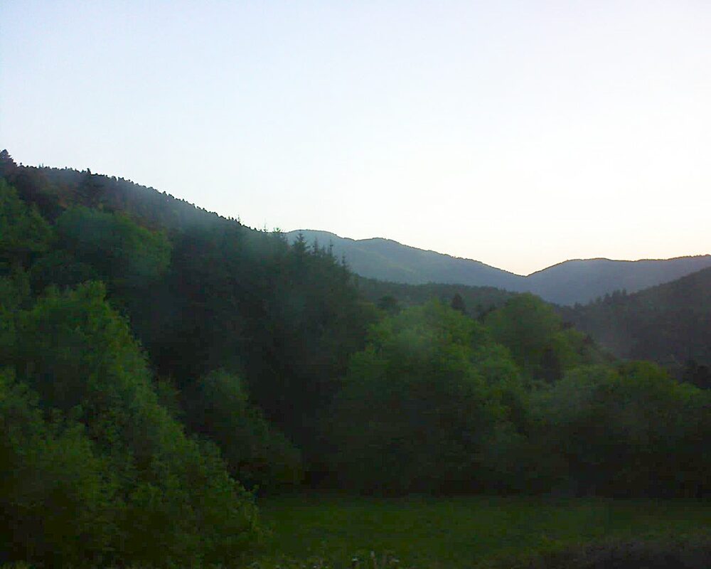 Le petit ballon vu depuis le Domaine Langmatt à Murbach le 14.05.2025 à 06:15 Le petit ballon (Alsace, Vosges) le 14.05.2025 à 06:15