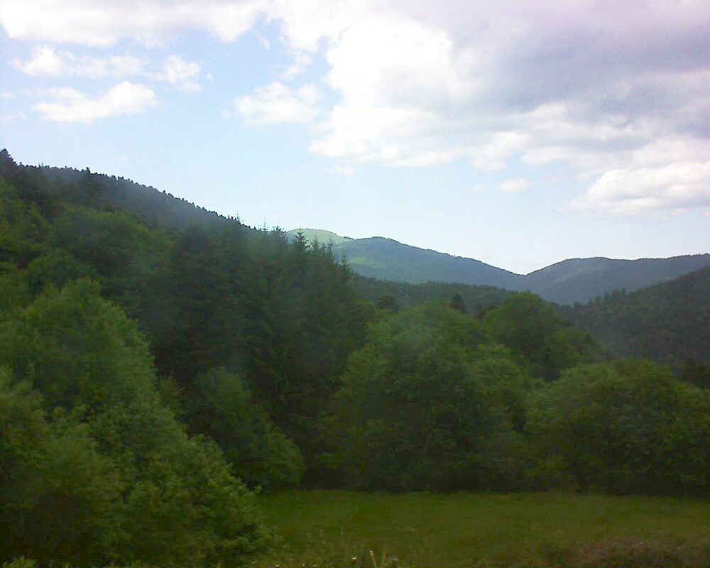 Le petit ballon vu depuis le Domaine Langmatt à Murbach le 23.05.2025 à 17:30 Le petit ballon (Alsace, Vosges) le 23.05.2025 à 17:30