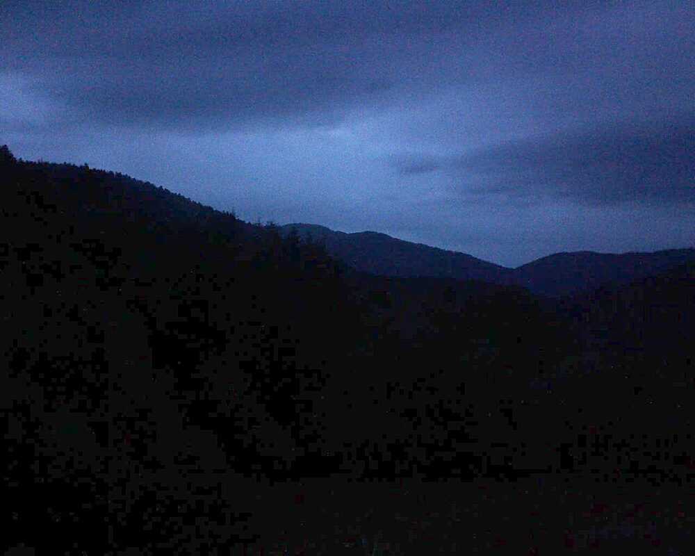 Le petit ballon vu depuis le Domaine Langmatt à Murbach le 24.05.2025 à 21:30 Le petit ballon (Alsace, Vosges) le 24.05.2025 à 21:30