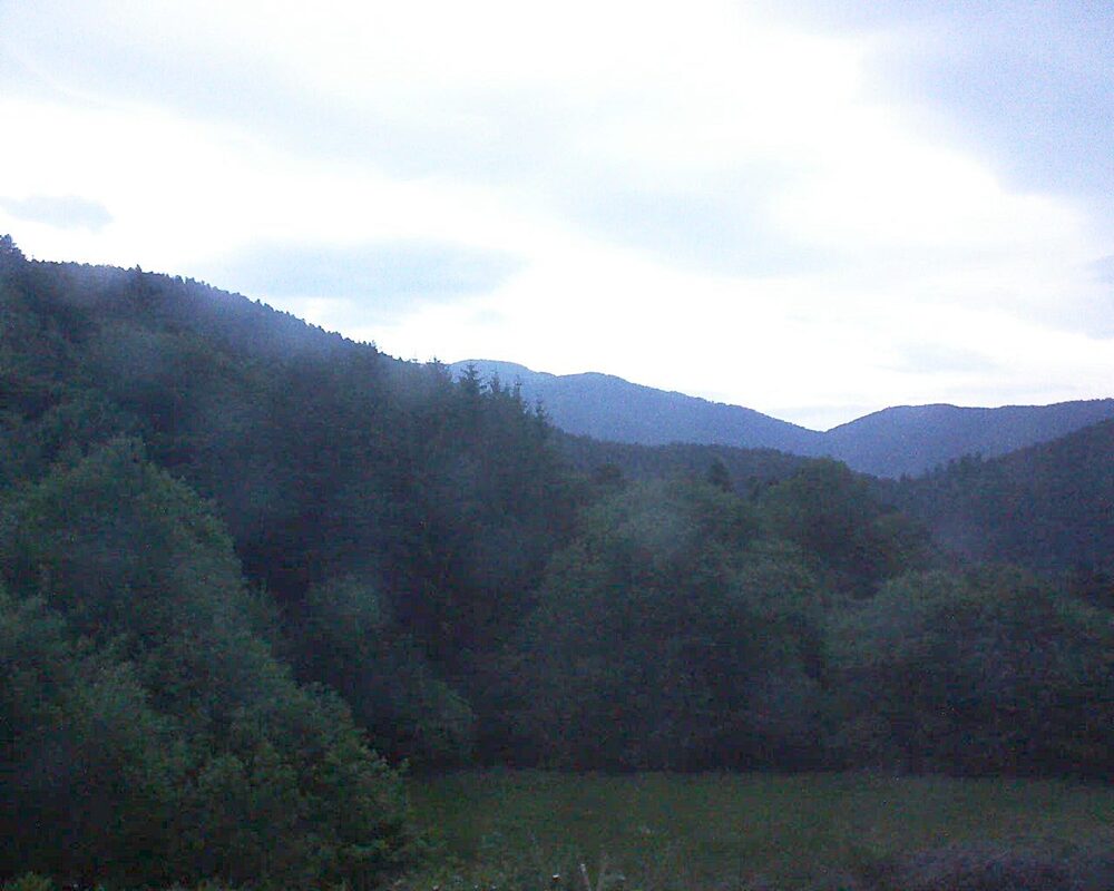 Le petit ballon vu depuis le Domaine Langmatt à Murbach le 25.05.2025 à 05:45 Le petit ballon (Alsace, Vosges) le 25.05.2025 à 05:45