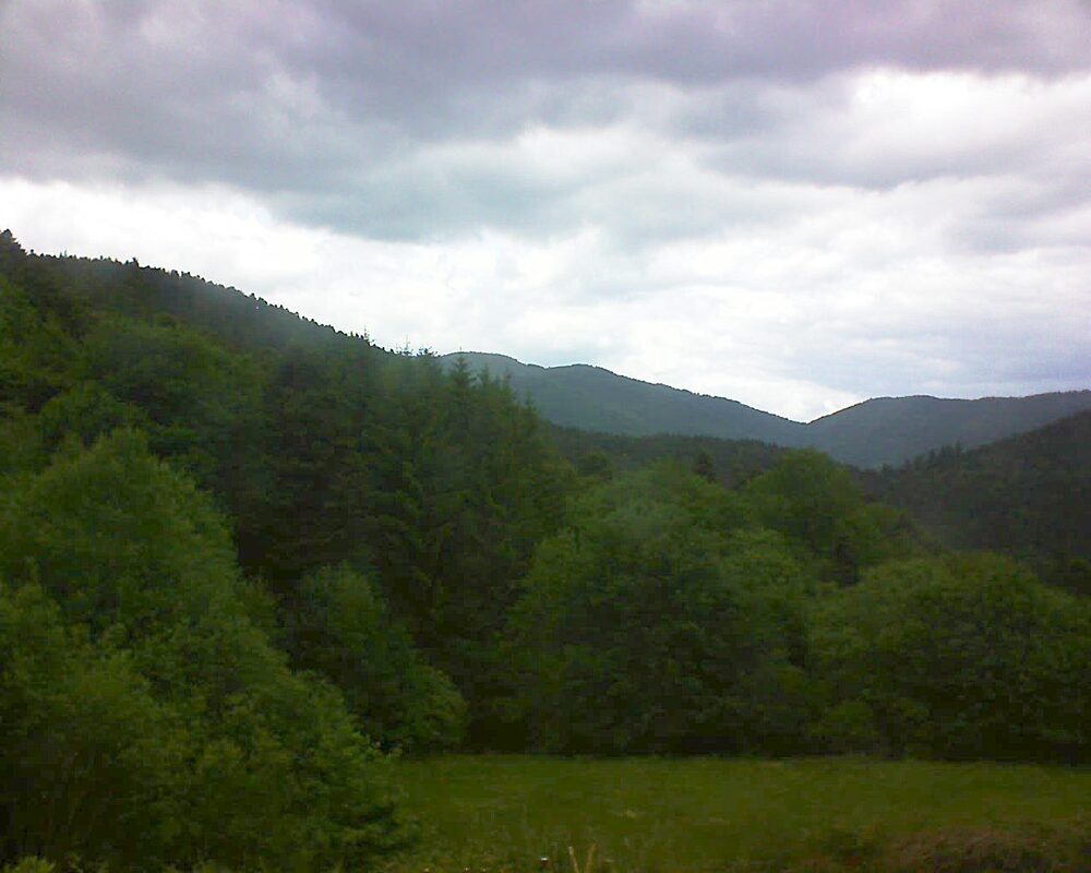 Le petit ballon vu depuis le Domaine Langmatt à Murbach le 27.05.2025 à 13:45 Le petit ballon (Alsace, Vosges) le 27.05.2025 à 13:45