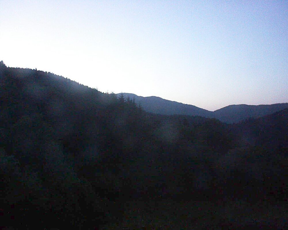 Le petit ballon vu depuis le Domaine Langmatt à Murbach le 30.05.2025 à 21:45 Le petit ballon (Alsace, Vosges) le 30.05.2025 à 21:45