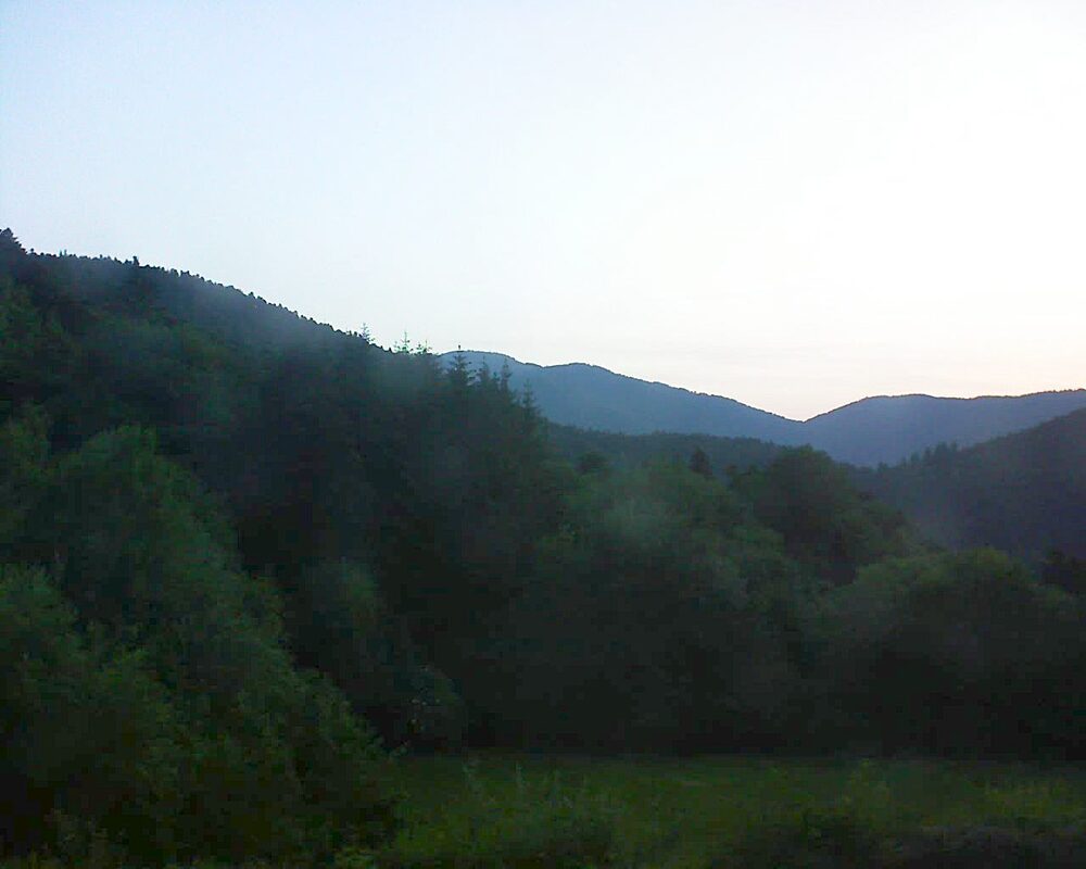 Le petit ballon vu depuis le Domaine Langmatt à Murbach le 17.06.2025 à 05:30 Le petit ballon (Alsace, Vosges) le 17.06.2025 à 05:30