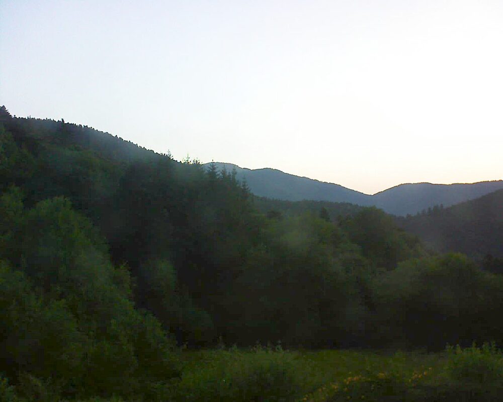 Le petit ballon vu depuis le Domaine Langmatt à Murbach le 05.07.2025 à 05:45 Le petit ballon (Alsace, Vosges) le 05.07.2025 à 05:45