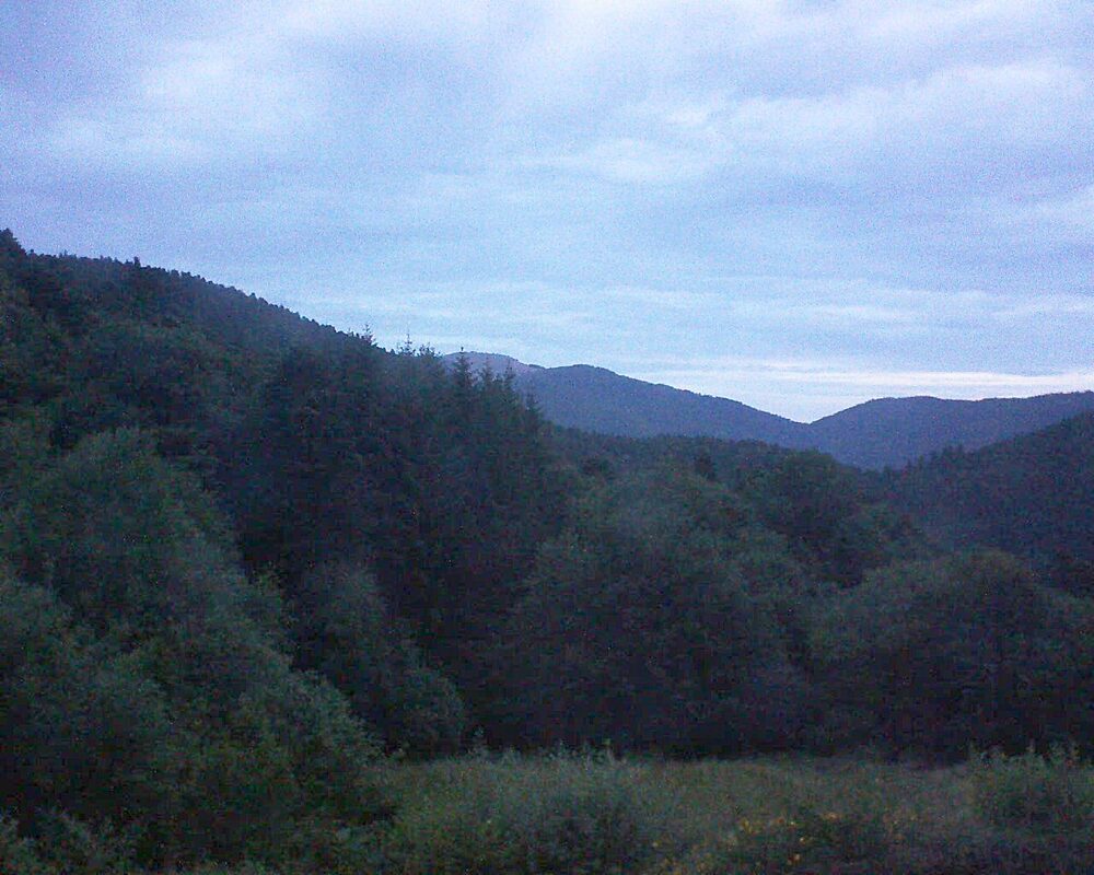 Le petit ballon vu depuis le Domaine Langmatt à Murbach le 06.07.2025 à 05:30 Le petit ballon (Alsace, Vosges) le 06.07.2025 à 05:30