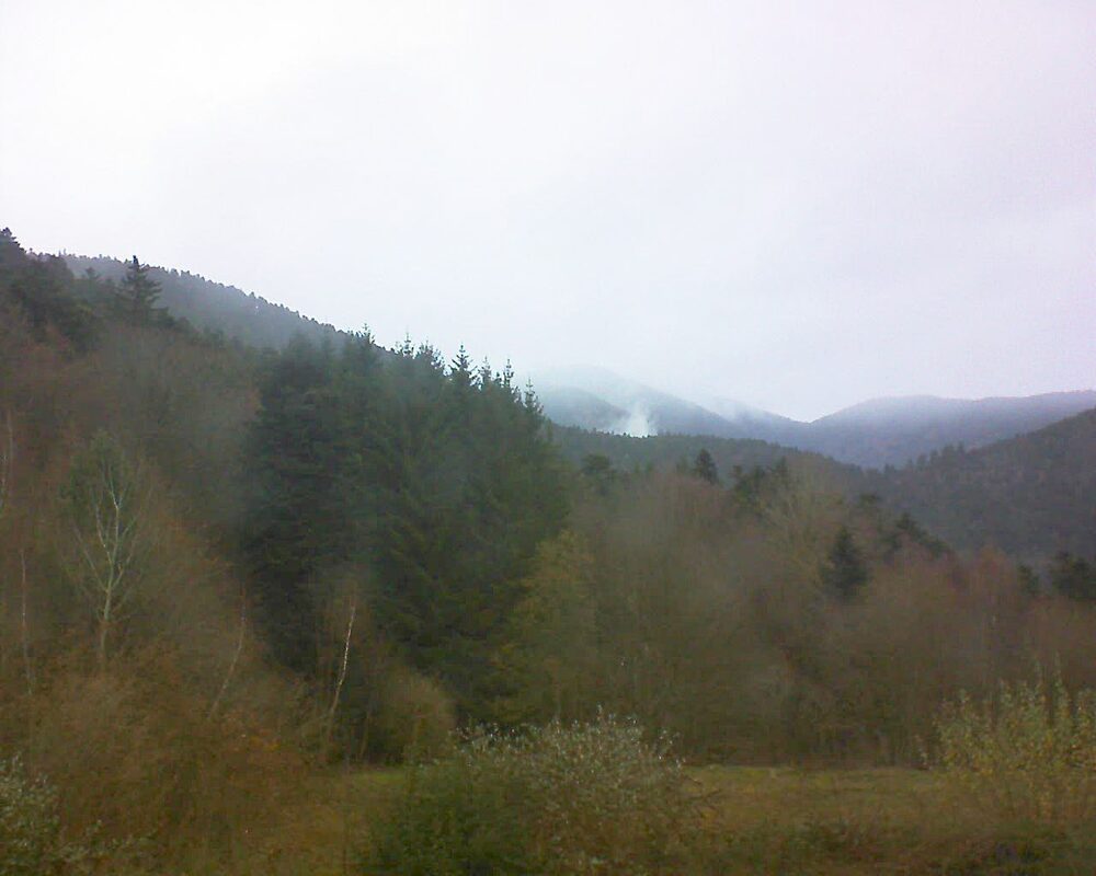 Le petit ballon vu depuis le Domaine Langmatt à Murbach le 25.11.2025 à 13:45 Le petit ballon (Alsace, Vosges) le 25.11.2025 à 13:45
