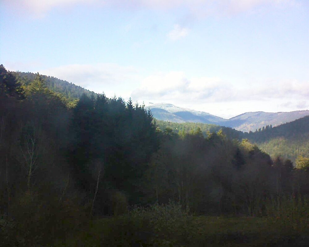Le petit ballon vu depuis le Domaine Langmatt à Murbach le 27.11.2025 à 13:45 Le petit ballon (Alsace, Vosges) le 27.11.2025 à 13:45
