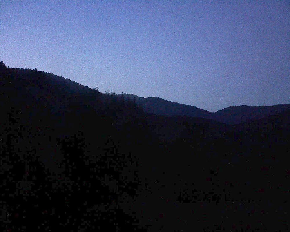 Le petit ballon vu depuis le Domaine Langmatt à Murbach le 24.02.2026 à 18:30 Le petit ballon (Alsace, Vosges) le 24.02.2026 à 18:30