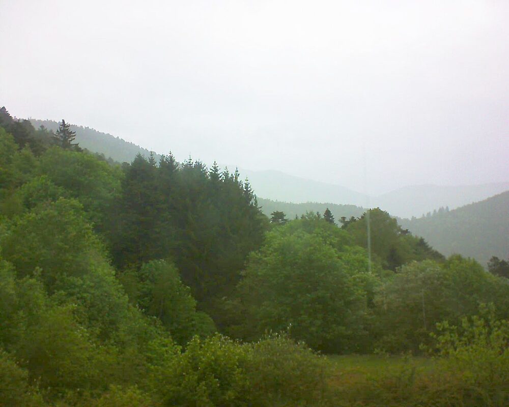 Le petit ballon vu depuis le Domaine Langmatt à Murbach le 06.05.2026 à 13:45 Le petit ballon (Alsace, Vosges) le 06.05.2026 à 13:45