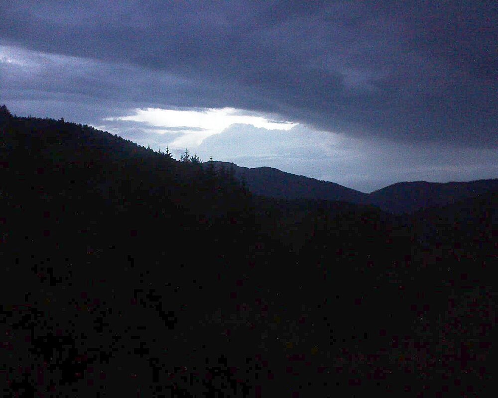 Le petit ballon vu depuis le Domaine Langmatt à Murbach le 17.07.2026 à 21:45 Le petit ballon (Alsace, Vosges) le 17.07.2026 à 21:45