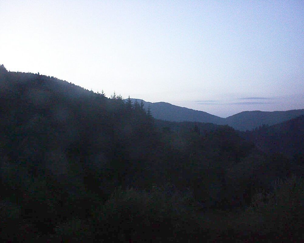 Le petit ballon vu depuis le Domaine Langmatt à Murbach le 18.07.2026 à 21:45 Le petit ballon (Alsace, Vosges) le 18.07.2026 à 21:45