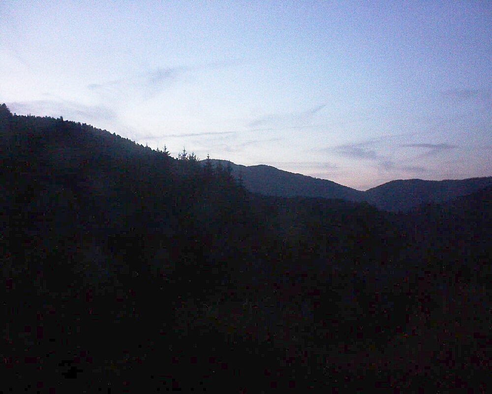 Le petit ballon vu depuis le Domaine Langmatt à Murbach le 23.07.2026 à 21:45 Le petit ballon (Alsace, Vosges) le 23.07.2026 à 21:45